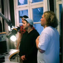 Drens im alten Studio von Radio free FM (Credit: Josh Schlaier)